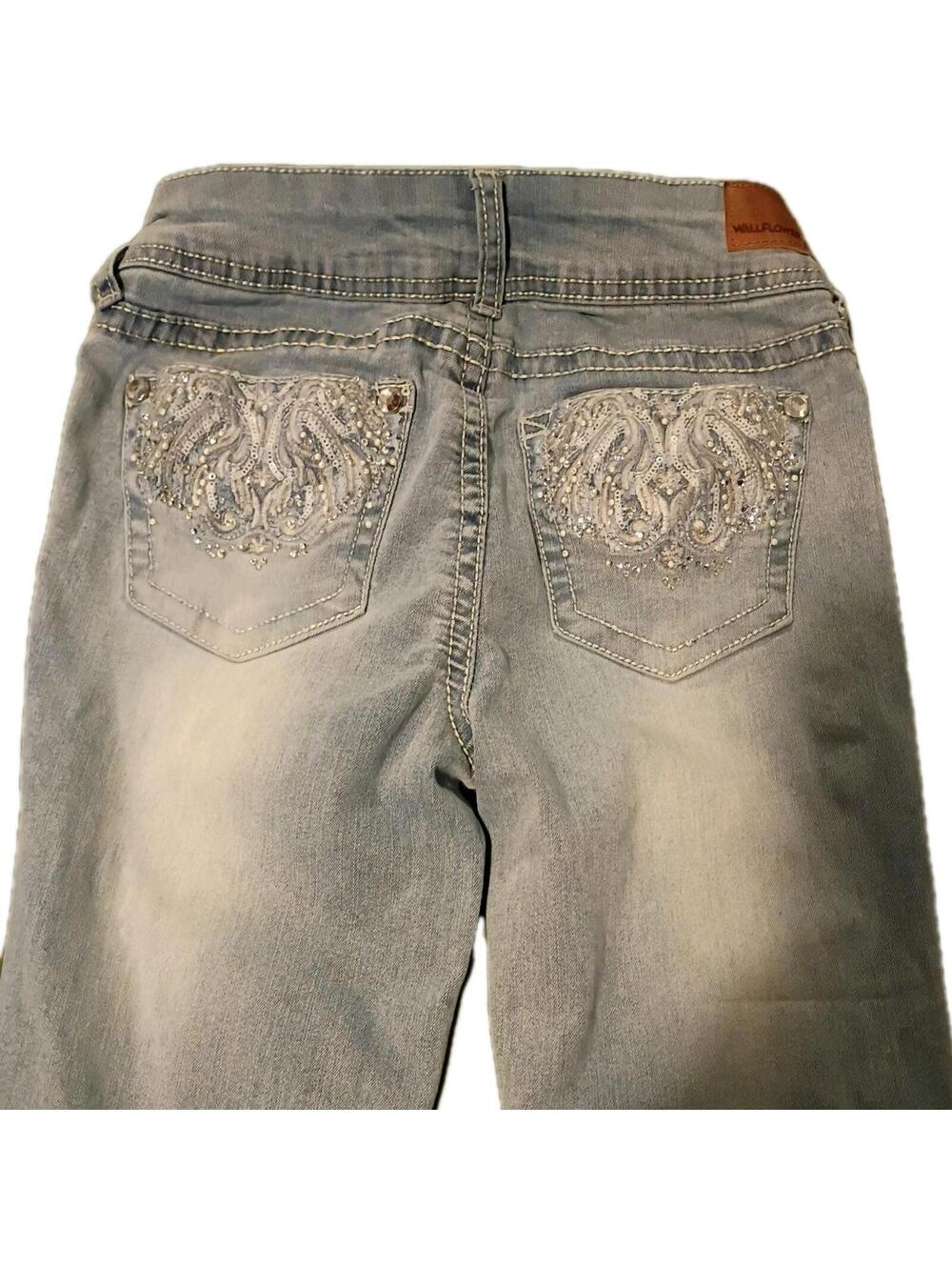 Wallflower Luscious Curvy Fit Mid Rise Light Blue Jeans Size 0 24x29.5 Bejeweled